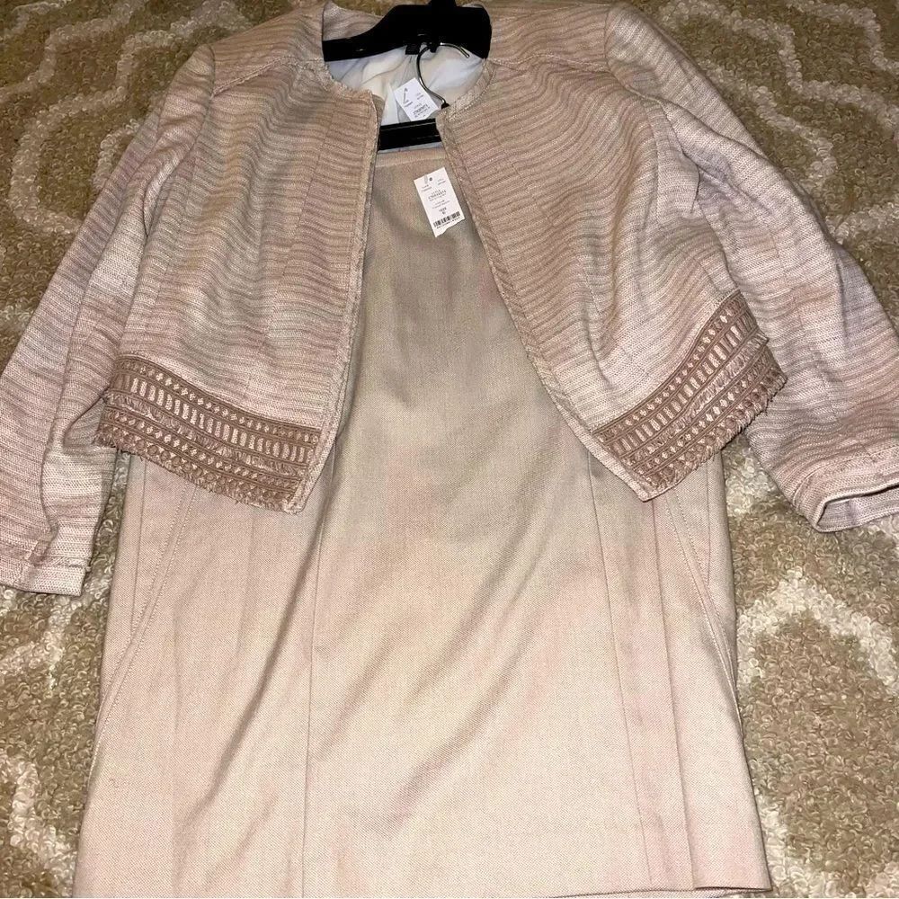 White a house black market skirt and blazer NWT size 6 two piece